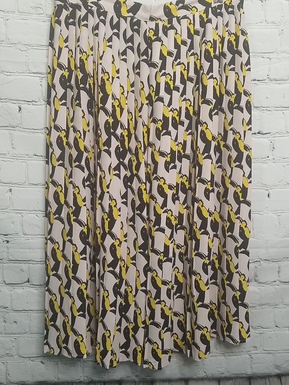 AVEC LES FILLES Black Yellow Toucan Pleated Skirt Size 6